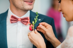 Бутоньерка из фрезии