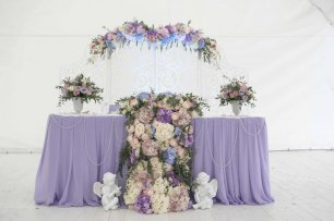 Оформление стола молодых