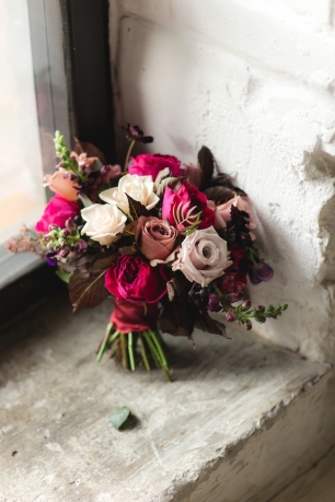 Бордовый букет невесты