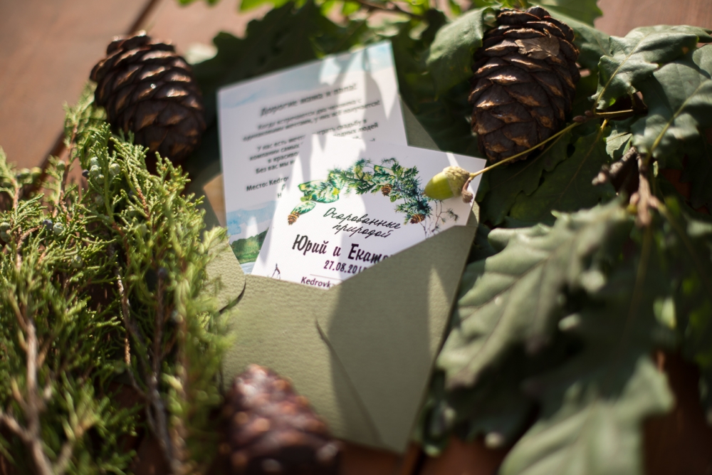 Приглашение в эко-стиле с использованием акварели - первый намек гостям о том, какая стилистика их ожидает