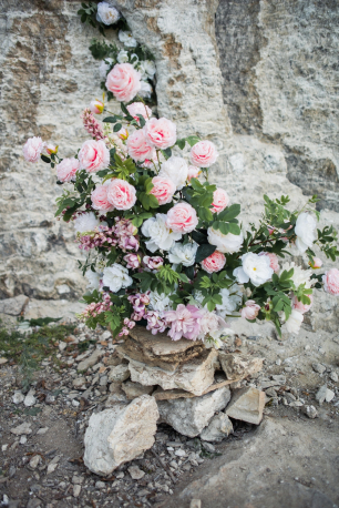 Свадьба на скалах в эко-стиле