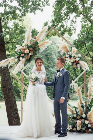 Нестандартная свадебная арка.