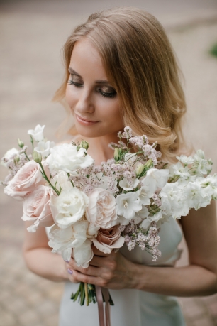 Нежный букет невесты без зелени