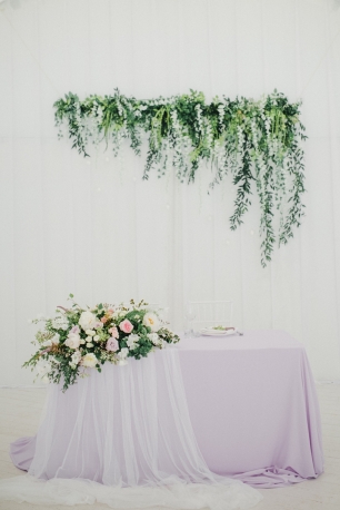 Оформление стола молодоженов