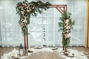 Оформление зимней выездной регистрации. Арка для зимней свадьбы
