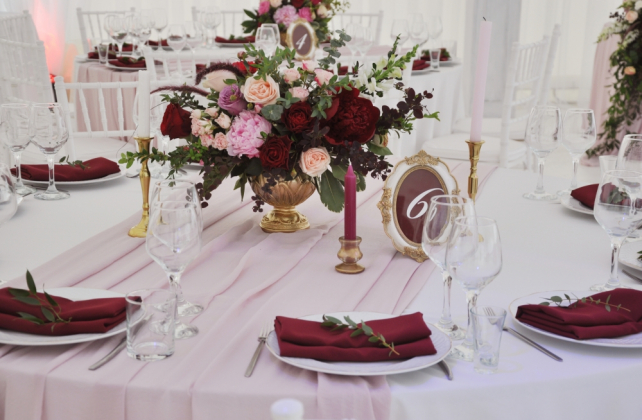 зимняя свадьба в бордовом и розовом цвете, декор AP DECOR