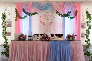 Романтичный пудровый президиум