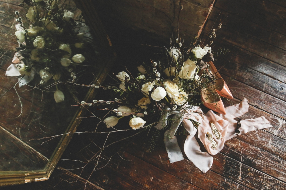 Букет невесты из роз, тюльпанов, сухоцвета, вербы, веток березы