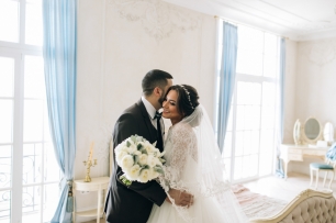 Изысканный букет невесты из белых пионов