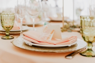 Сервировка в нежных тонах