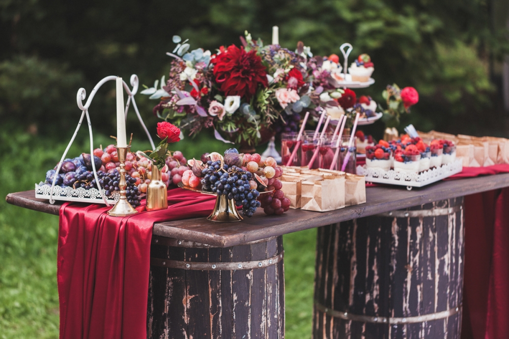 Декор свадьбы. Ягодный стол
Фото Олег Бреславцев