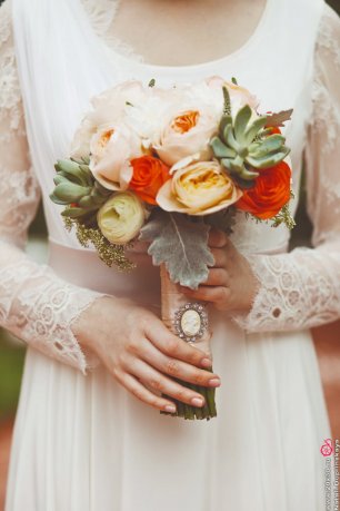 Персиковый букет с пионами