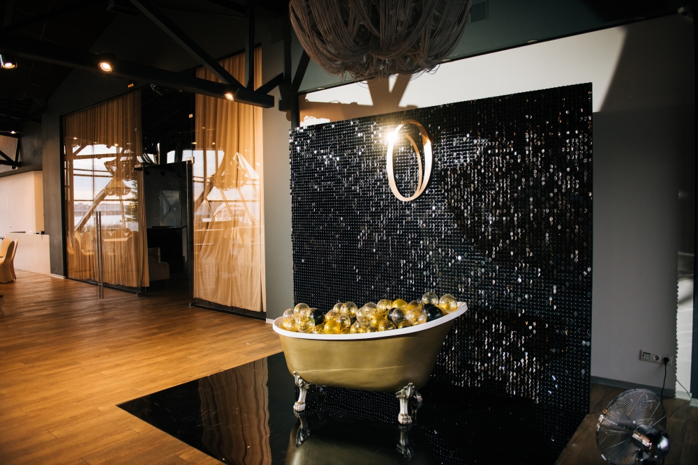 Наша фотозона с пайетками черная