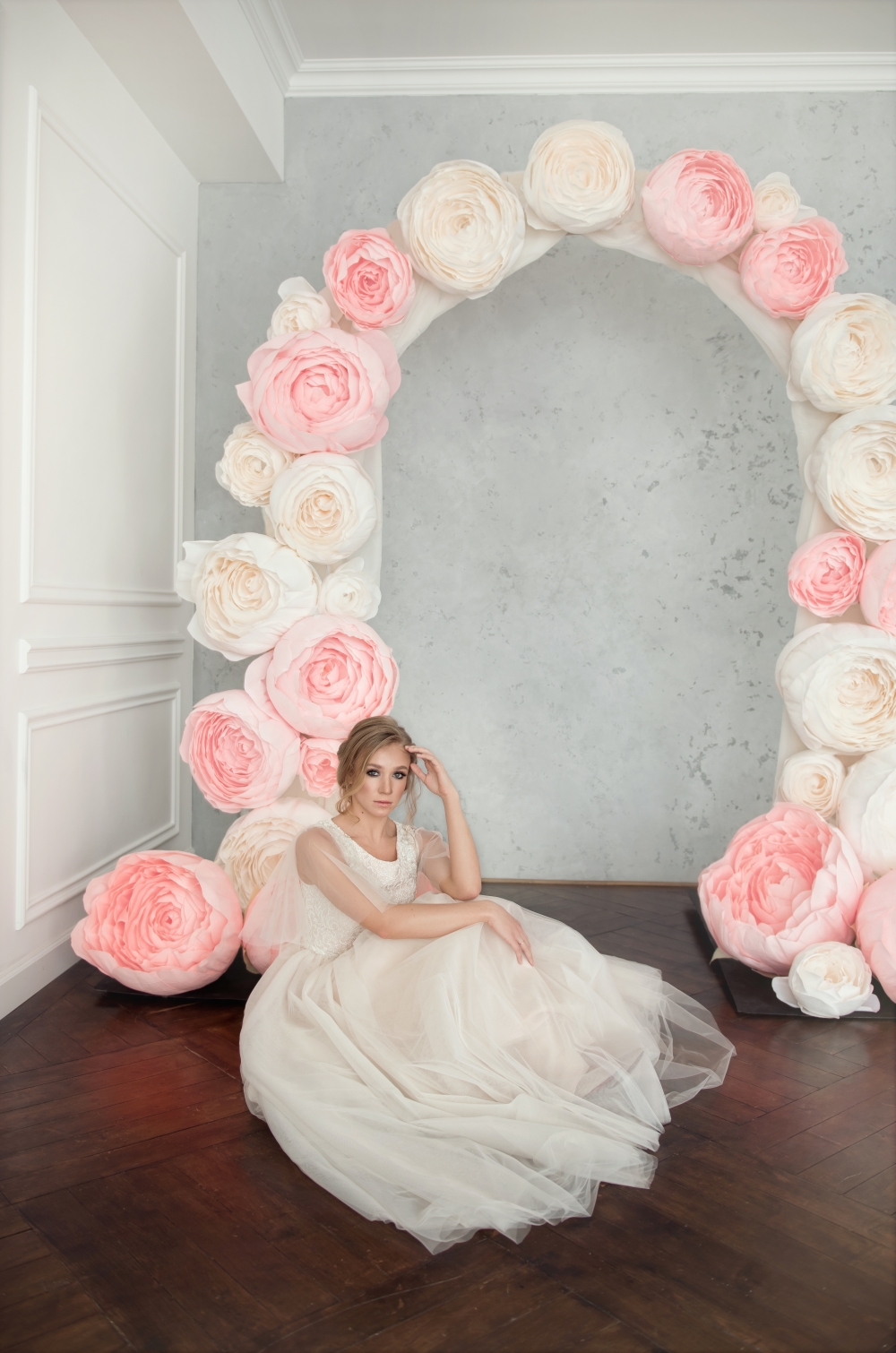 Свадебная арка из нежнейших пионов!
Цветы можно выполнить на заказ в той цветовой гамме, которая подходит именно для вашего торжества.
Высота арки 2,5 метра.
Доступна в аренду.