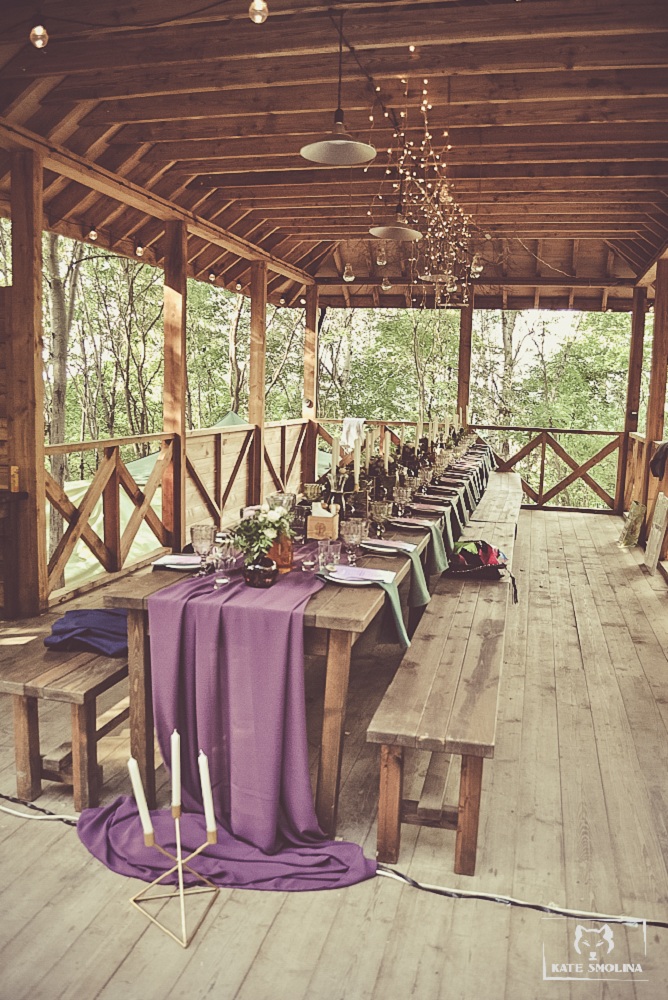 Церемония на открытом воздухе. Оформление основного стола для гостей и молодоженов