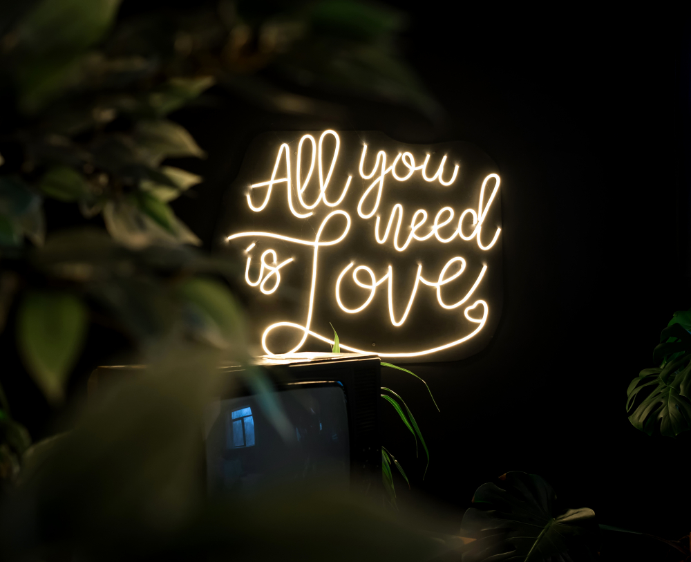 неоновая надпись