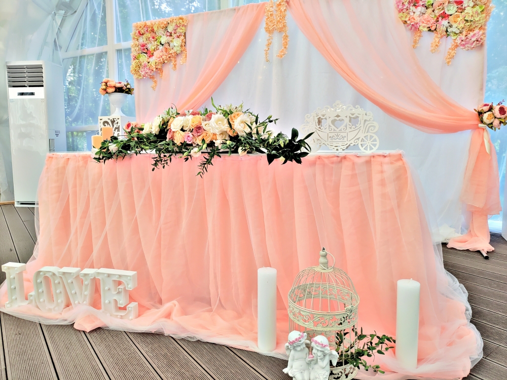 Оформление свадебного зала в коралловом, оранжевом или персиковом цвете