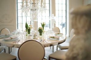 Банкетные столы, стулья.