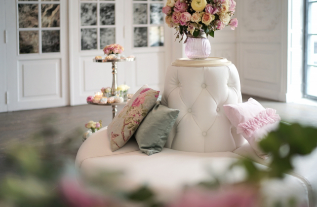 welcome-зона на свадьбе, зона отдыха на свадьбе, декор DECOR4RENT