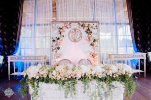 Роскошное оформление президиума