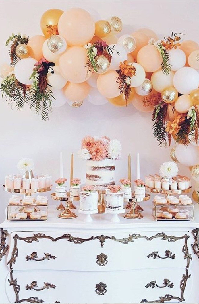 Тропическая Свадьба. Эту гирлянду так и хочется съесть. Растения искусственные, но смотрятся максимально натуральными. Цветовая гамма может быть любой. 