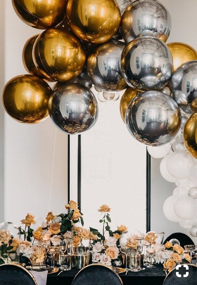 Сферы используются в том случае, когда хочется придать помпезности. Сейчас много вариантов цветов, от нежных до ярких.