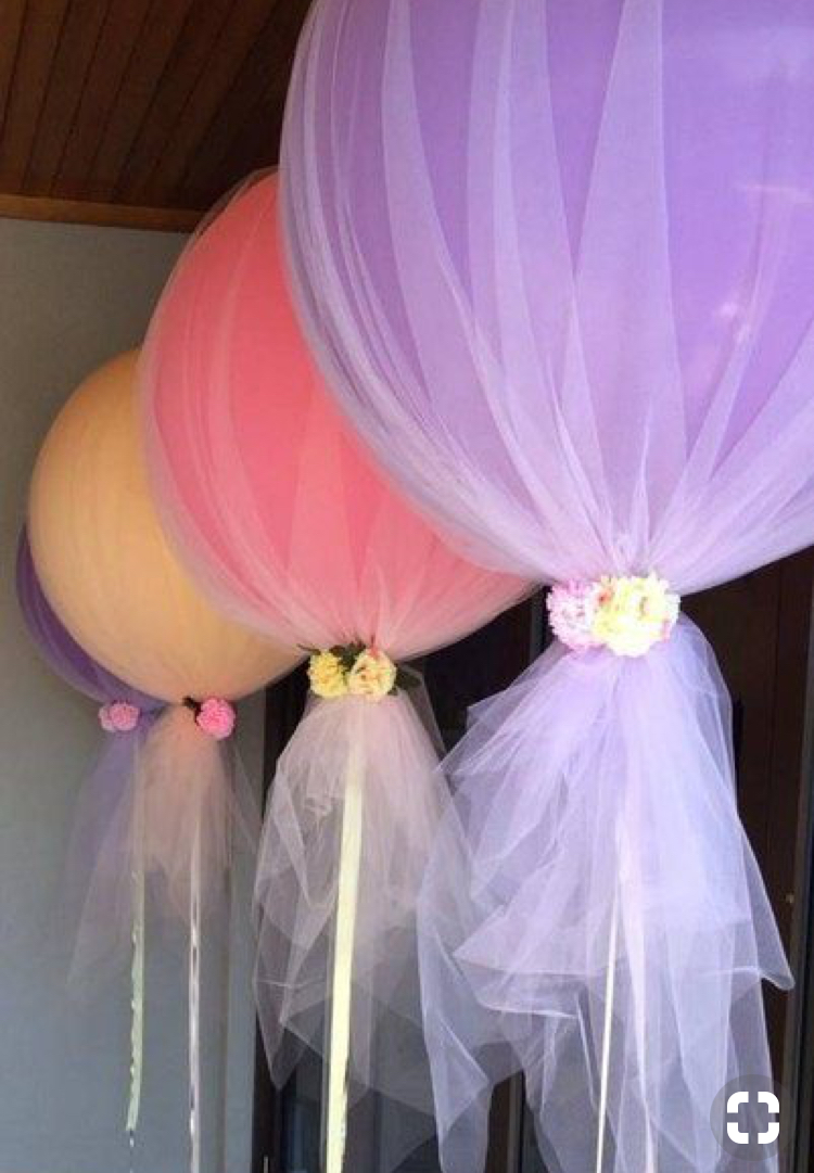 украсить комнату шарами на свадьбу