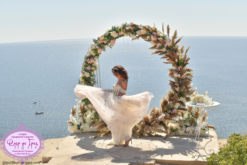 местоцеримонии, #Арка #Свадебнаяарка #Выезднаярегистрация #Свадьбавлофте #Выезднацеремония #Декорсвадьбы #Оформлениесвадьбы #Букетневесты #Свадьбавлесу #Президиум #Оформлениеарки