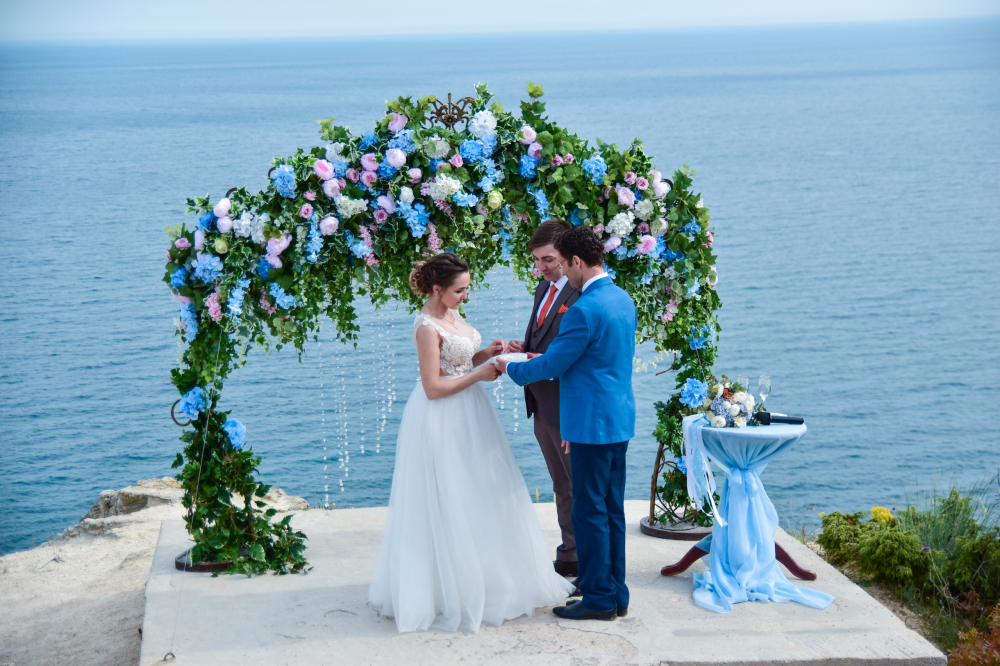 Оформление выездной церемонии на Мысе Фиолент
Организатор мероприятия Евгений Якупов https://vk.com/mc_evgen
Декор - Студия свадебного декора Анастасии Гулиевой
"Флёр де Грёз"- https://vk.com/anastasiagylieva
тел для записи +7(978) 744 36 72 Анастасия