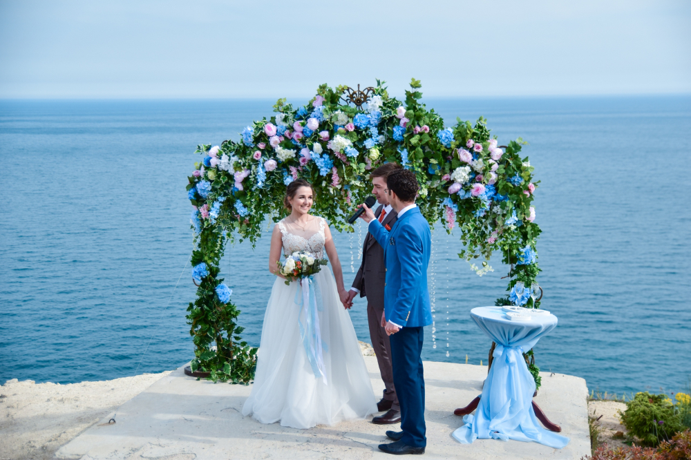 Оформление выездной церемонии на Мысе Фиолент
Организатор мероприятия Евгений Якупов https://vk.com/mc_evgen
Декор - Студия свадебного декора Анастасии Гулиевой
"Флёр де Грёз"- https://vk.com/anastasiagylieva
тел для записи +7(978) 744 36 72 Анастасия