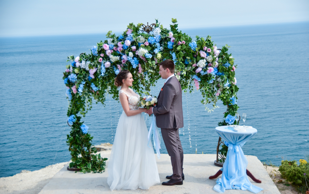 Оформление выездной церемонии на Мысе Фиолент
Организатор мероприятия Евгений Якупов https://vk.com/mc_evgen
Декор - Студия свадебного декора Анастасии Гулиевой
"Флёр де Грёз"- https://vk.com/anastasiagylieva
тел для записи +7(978) 744 36 72 Анастасия