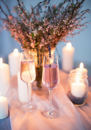 освещение на свадьбе в стиле минимализм, свечи в декоре свадьбы, декор ЛАВАНДОВЫЙ ЗАМОК