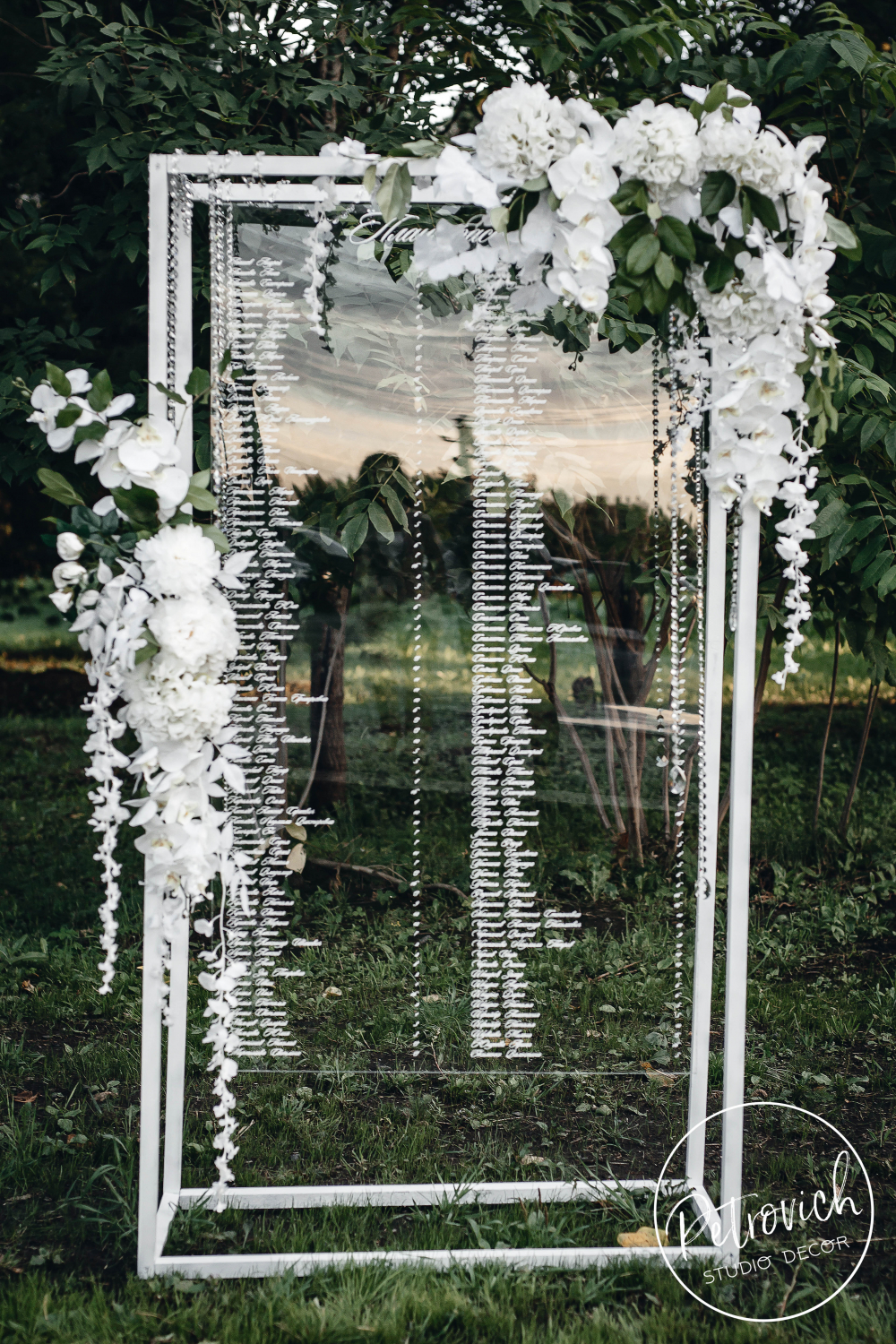Какие цветы свадебных арок используют современные декораторы?