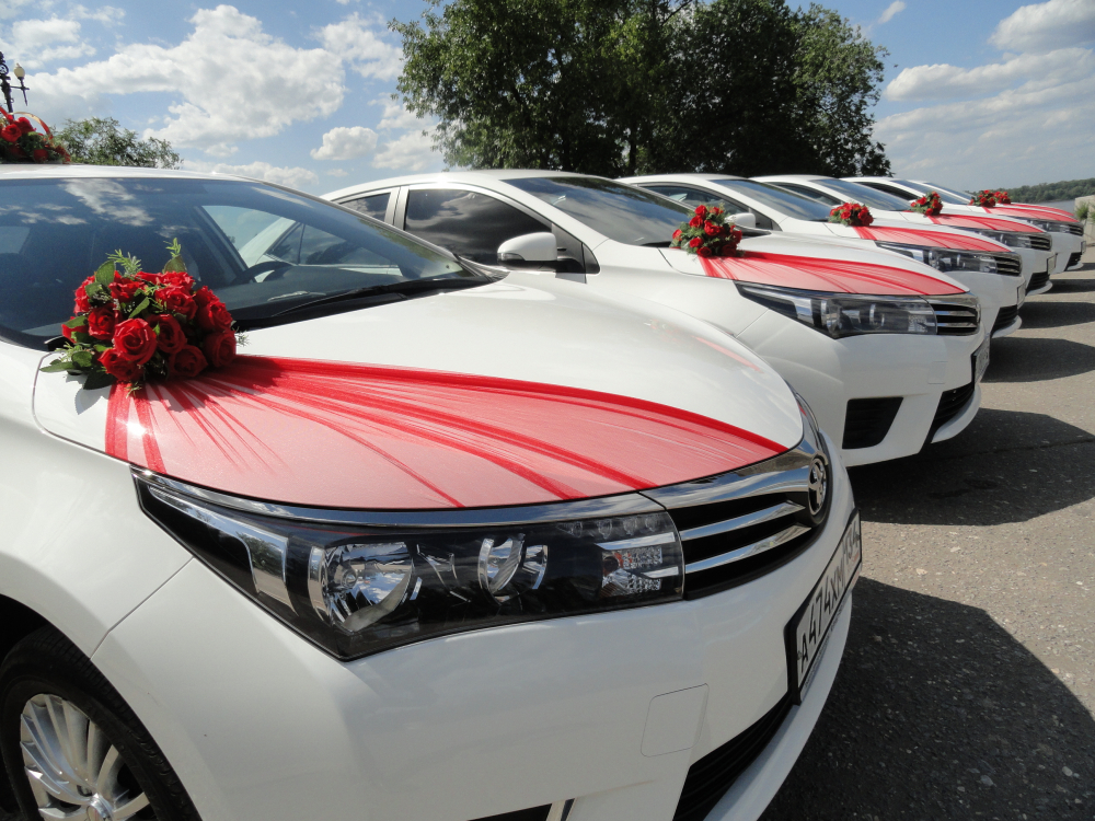 Свадебный кортеж Волгоград - аренда машин и прокат свадебных украшений на авто. Заказ кортежа
