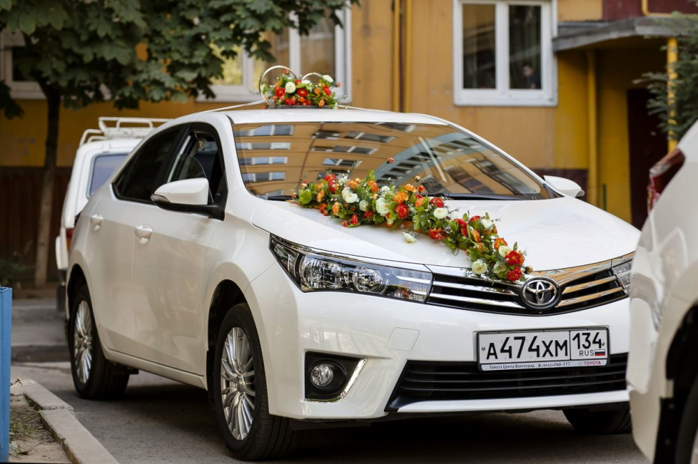 Свадебный кортеж Волгоград - аренда машин на свадьбу, прокат свадебных украшений