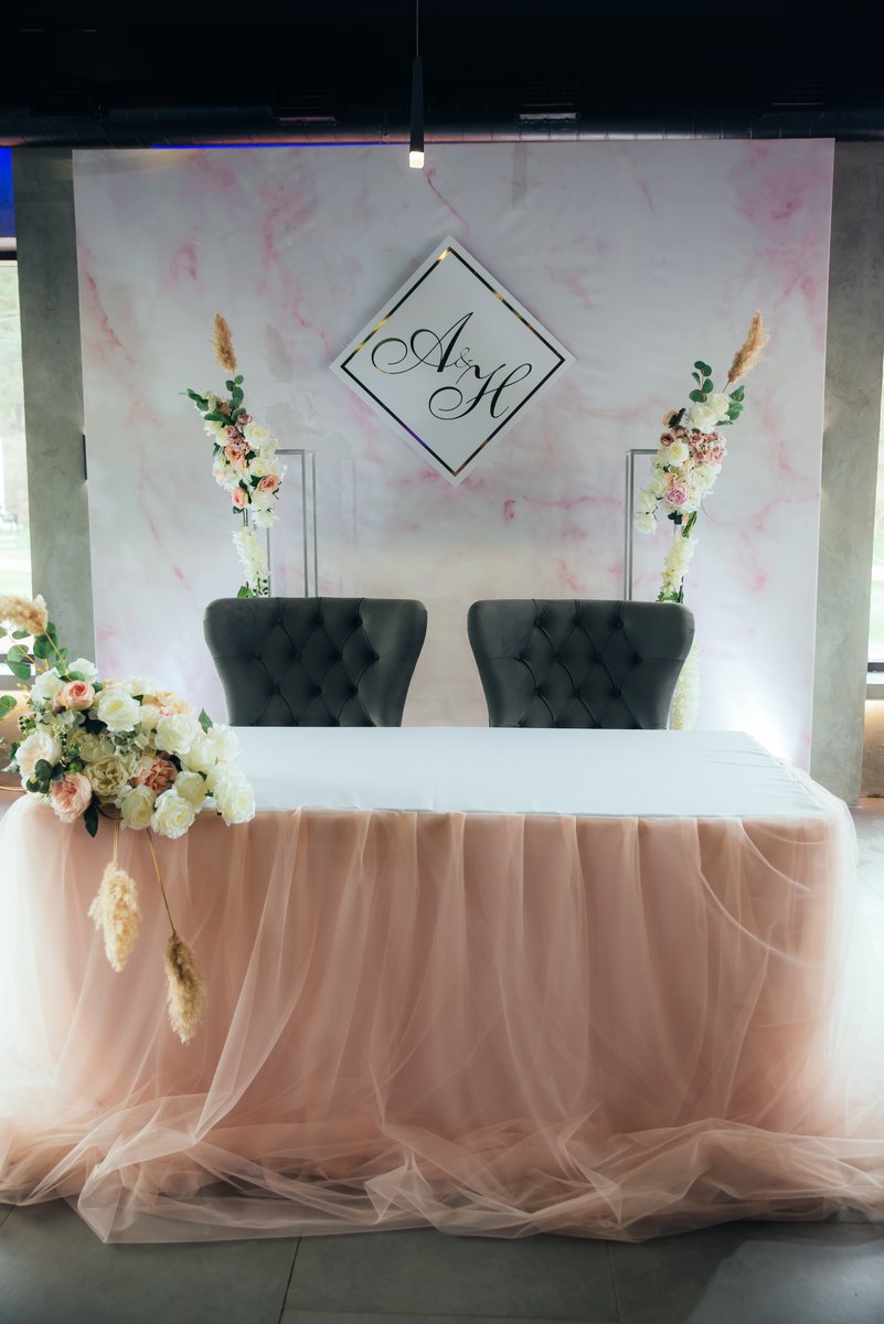 Оформление свадебного зала в цветовой гамме "розовый мрамор".

Оформление свадьбы Крым, свадьба в Крыму, свадебный декор Ялта, свадьба у моря, декоратор Крым, свадебный дизайнер Крым.