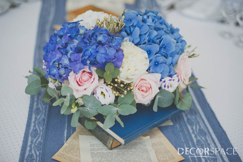 Цветочная композиция на столы гостей 