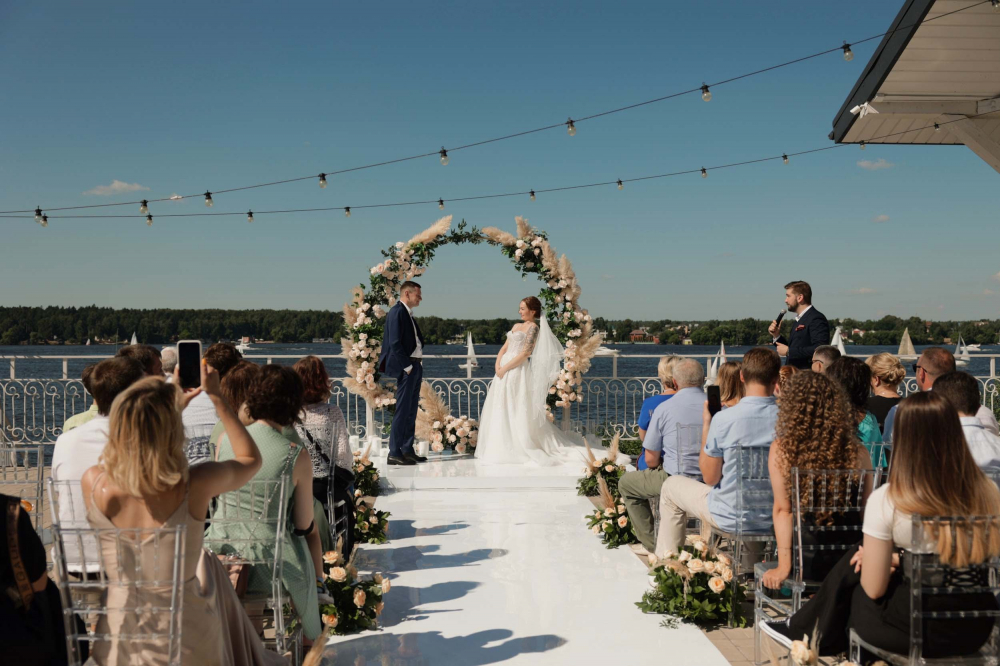свадьба у воды, арка выездной регистрации