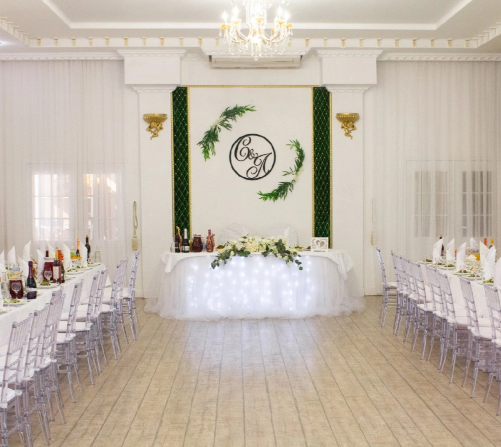 Дворец торжеств изумрудный зад