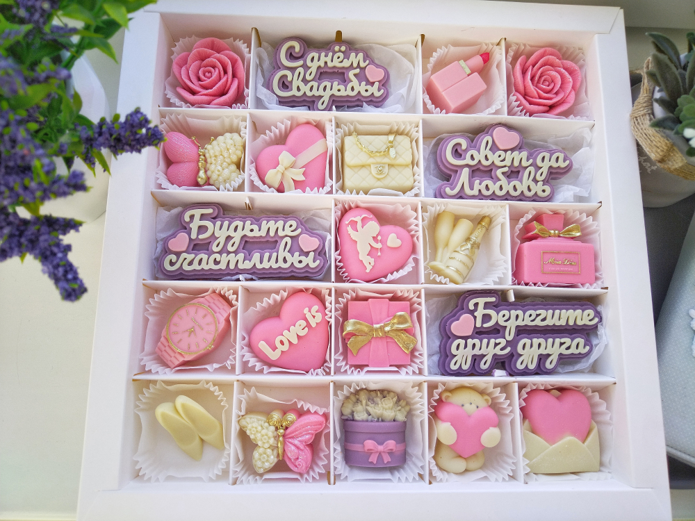 Наборы для свадьбы из натурального бельгийского шоколада премиального качества.
1900 ₽
24*24 см