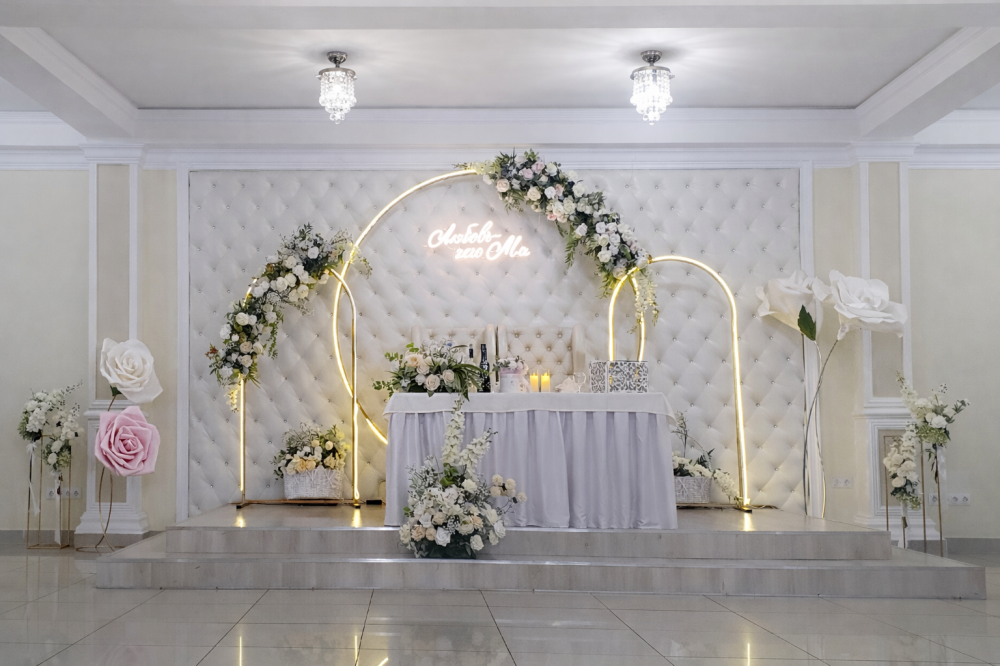 Большей наших работ на нашем сайте https://decor-svadba.ru