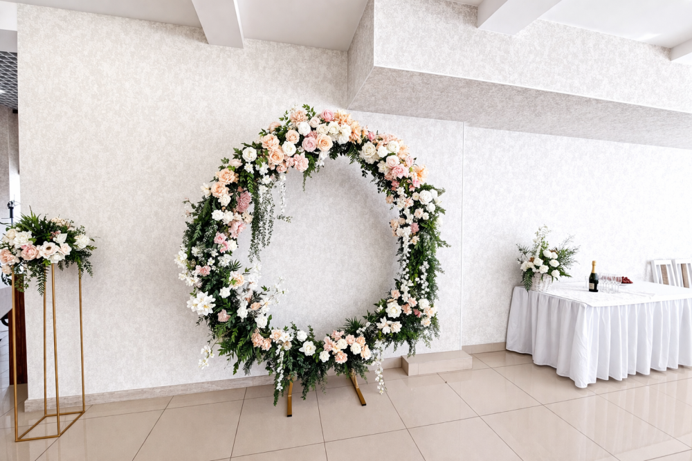 Большей наших работ на нашем сайте https://decor-svadba.ru