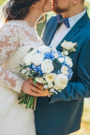 Букет невесты в голубом цвете