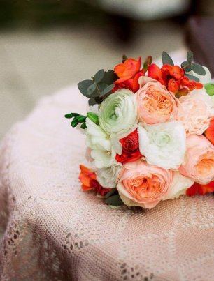 Яркий свадебный букет