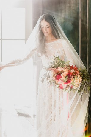 Длинная фата невесты