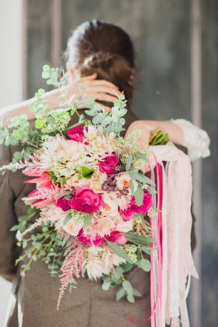 Пышный букет невесты с лентами