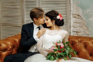 Свадебная фотосессия в светлом лофте