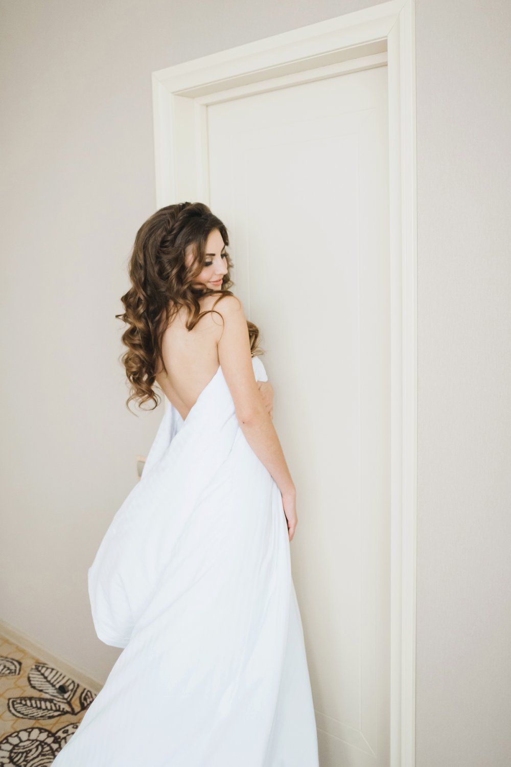 "Serene morning bride"
Организация Свадебное агентство Love Story Нижний Новгород 
Фото Фотограф Светлана Малышева 
Видео Александр Захаров 
Декор Color Dreams - мастерская праздничного декора 
Флористика ЦВЕТОЧНИЦА 
