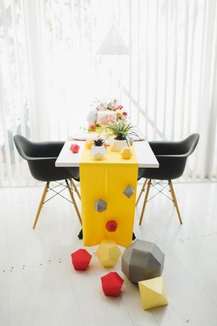 Сервировка стола гостей