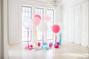 Офомление фотозоны хвостатыми шарами